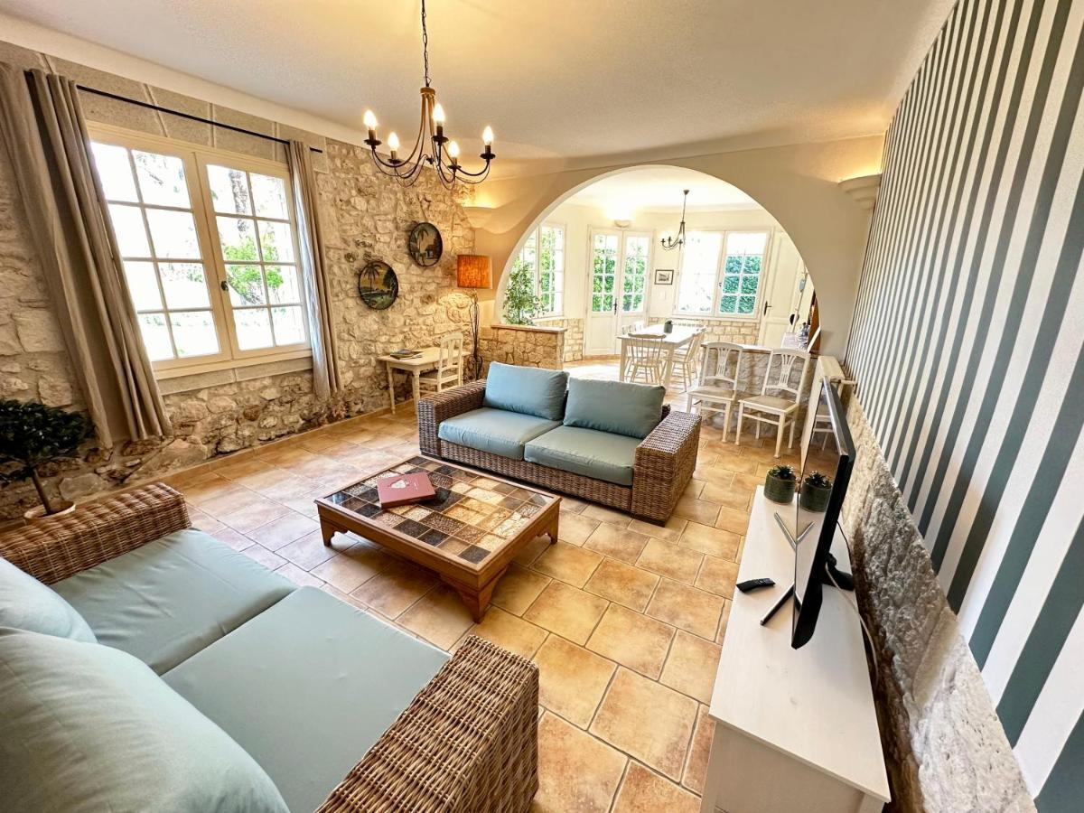 Gites Du Chateau De Panisseau Thénac Dış mekan fotoğraf